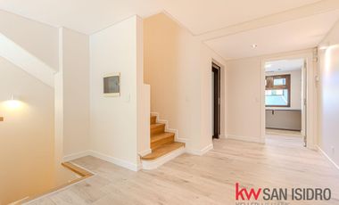 Casa en venta, 4 dormitorios en Barrio Parque, reciclado, con pileta y escritorio