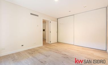Casa en venta, 4 dormitorios en Barrio Parque, reciclado, con pileta y escritorio