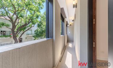 Casa en venta, 4 dormitorios en Barrio Parque, reciclado, con pileta y escritorio