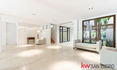Casa en venta, 4 dormitorios en Barrio Parque, reciclado, con pileta y escritorio