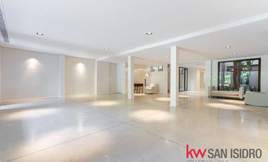 Casa en venta, 4 dormitorios en Barrio Parque, reciclado, con pileta y escritorio