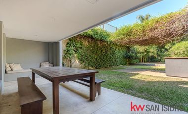 Casa en venta, 4 dormitorios en Barrio Parque, reciclado, con pileta y escritorio