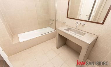 Casa en venta, 4 dormitorios en Barrio Parque, reciclado, con pileta y escritorio