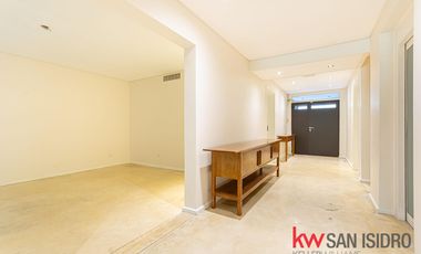 Casa en venta, 4 dormitorios en Barrio Parque, reciclado, con pileta y escritorio
