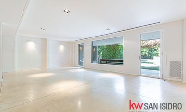 Casa en venta, 4 dormitorios en Barrio Parque, reciclado, con pileta y escritorio