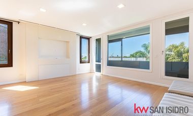 Casa en venta, 4 dormitorios en Barrio Parque, reciclado, con pileta y escritorio