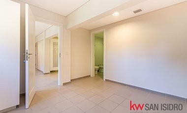 Casa en venta, 4 dormitorios en Barrio Parque, reciclado, con pileta y escritorio