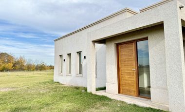 Descubre tu nueva casa en el campo en Zapiola, Lobos