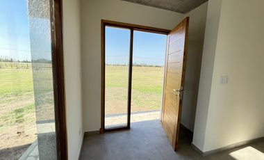 Descubre tu nueva casa en el campo en Zapiola, Lobos