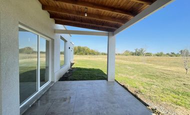 Descubre tu nueva casa en el campo en Zapiola, Lobos