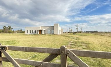 Descubre tu nueva casa en el campo en Zapiola, Lobos
