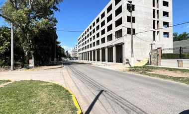 Oficina en venta en Canning cerca de la ruta  58 y del shopping Las Toscas