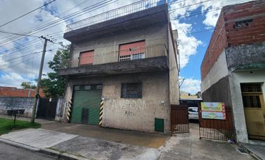 Casa con galpon
