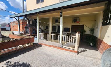 Casa con galpon
