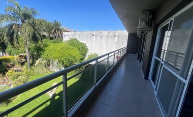 Departamento de 3 amb, con terraza propia, Morón