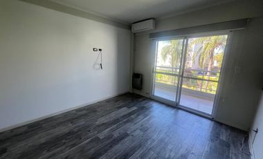 Departamento de 3 amb, con terraza propia, Morón