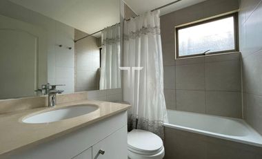 Casa en arriendo c/ estacionamiento en La Florida Alto