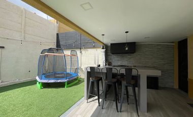 Casa en arriendo c/ estacionamiento en La Florida Alto