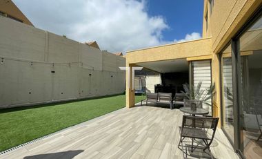 Casa en arriendo c/ estacionamiento en La Florida Alto