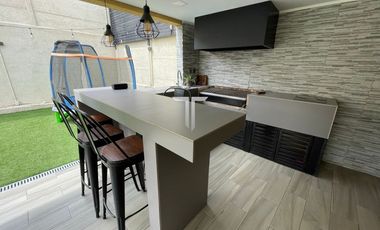 Casa en arriendo c/ estacionamiento en La Florida Alto