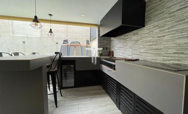 Casa en arriendo c/ estacionamiento en La Florida Alto