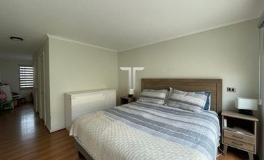 Casa en arriendo c/ estacionamiento en La Florida Alto