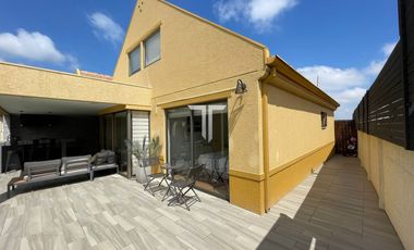 Casa en arriendo c/ estacionamiento en La Florida Alto