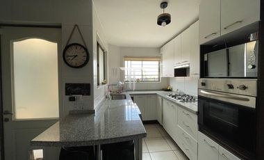 Casa en arriendo c/ estacionamiento en La Florida Alto