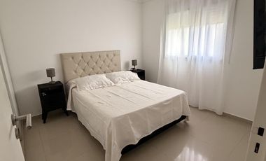 Casa Duplex Amoblada en Alquiler-  La Calandria zona sur