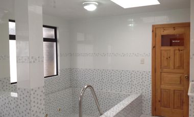 Venta hermosa casa de 500m2 en la Mitad del Mundo-Quito