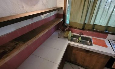 CASA DE ÉPOCA SOBRE DOBLE LOTE DE 402 MTS2 – AMPLIO PARQUE ARBOLADO