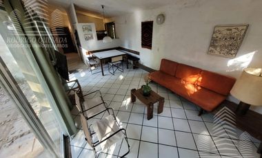 CASA DE ÉPOCA SOBRE DOBLE LOTE DE 402 MTS2 – AMPLIO PARQUE ARBOLADO