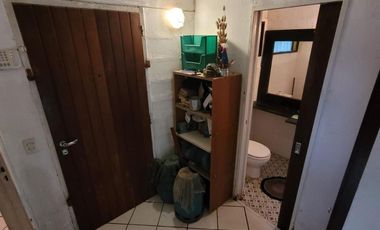 CASA DE ÉPOCA SOBRE DOBLE LOTE DE 402 MTS2 – AMPLIO PARQUE ARBOLADO