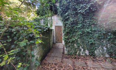 CASA DE ÉPOCA SOBRE DOBLE LOTE DE 402 MTS2 – AMPLIO PARQUE ARBOLADO