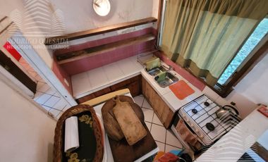 CASA DE ÉPOCA SOBRE DOBLE LOTE DE 402 MTS2 – AMPLIO PARQUE ARBOLADO