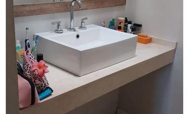Casa 6 Ambientes refaccionada a nuevo con jardin terraza y cochera