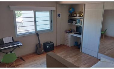 Casa 6 Ambientes refaccionada a nuevo con jardin terraza y cochera
