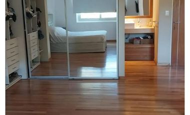 Casa 6 Ambientes refaccionada a nuevo con jardin terraza y cochera