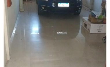 Casa 6 Ambientes refaccionada a nuevo con jardin terraza y cochera