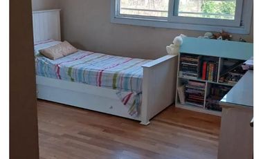 Casa 6 Ambientes refaccionada a nuevo con jardin terraza y cochera