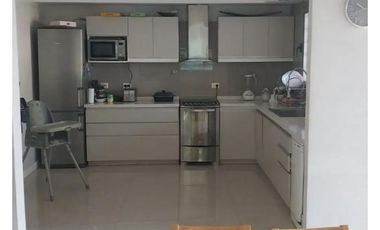 Casa 6 Ambientes refaccionada a nuevo con jardin terraza y cochera