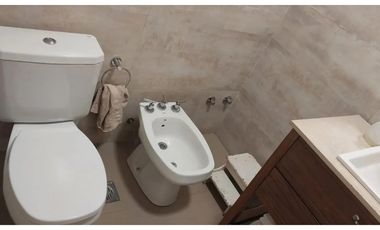 Casa 6 Ambientes refaccionada a nuevo con jardin terraza y cochera