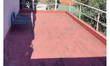 Casa 6 Ambientes refaccionada a nuevo con jardin terraza y cochera