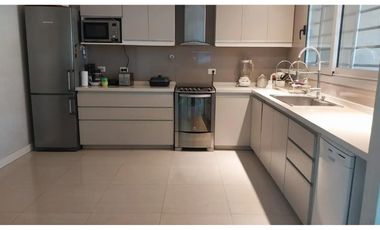 Casa 6 Ambientes refaccionada a nuevo con jardin terraza y cochera