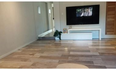 Casa 6 Ambientes refaccionada a nuevo con jardin terraza y cochera
