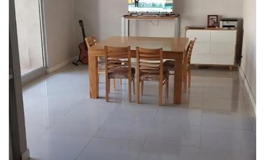 Casa 6 Ambientes refaccionada a nuevo con jardin terraza y cochera