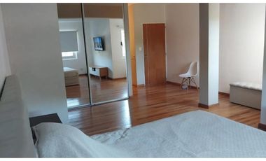 Casa 6 Ambientes refaccionada a nuevo con jardin terraza y cochera