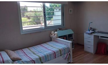 Casa 6 Ambientes refaccionada a nuevo con jardin terraza y cochera