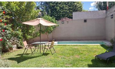 Casa 6 Ambientes refaccionada a nuevo con jardin terraza y cochera