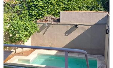 Casa 6 Ambientes refaccionada a nuevo con jardin terraza y cochera